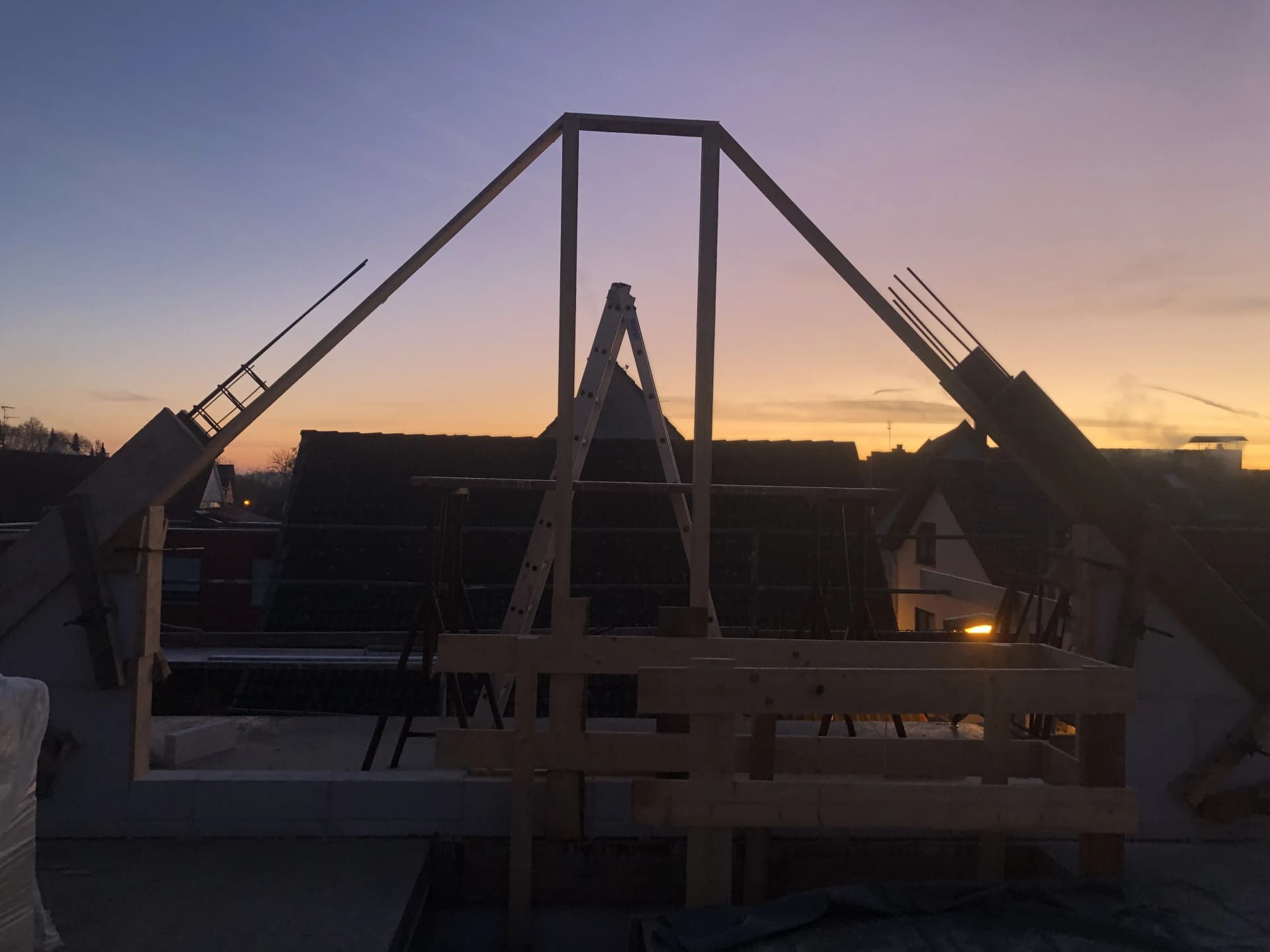 Rohbau – Kalksandsteinmauerwerk und Fertigteildecken eines Neubaus